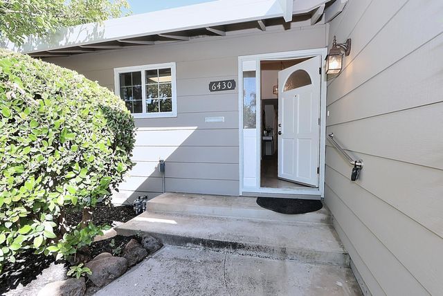 6430 Sandstone St, Carmichael, CA 95608
