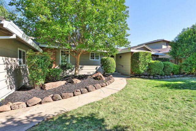 6430 Sandstone St, Carmichael, CA 95608
