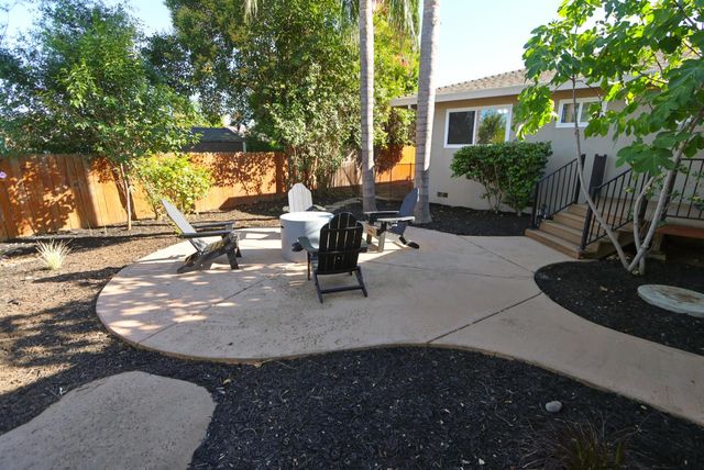 6430 Sandstone St, Carmichael, CA 95608