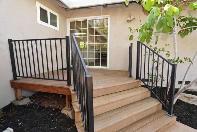 6430 Sandstone St, Carmichael, CA 95608