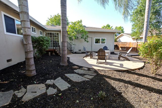 6430 Sandstone St, Carmichael, CA 95608