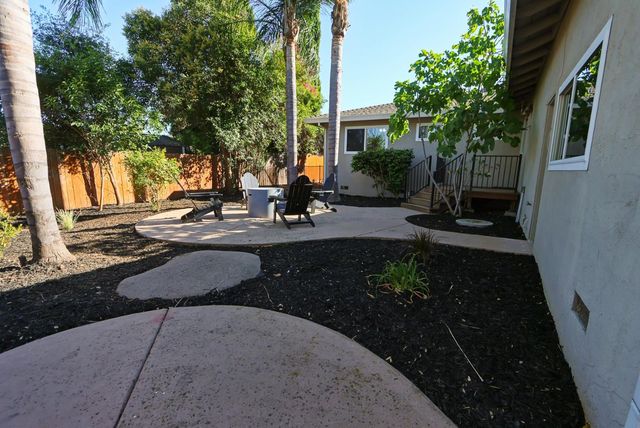 6430 Sandstone St, Carmichael, CA 95608