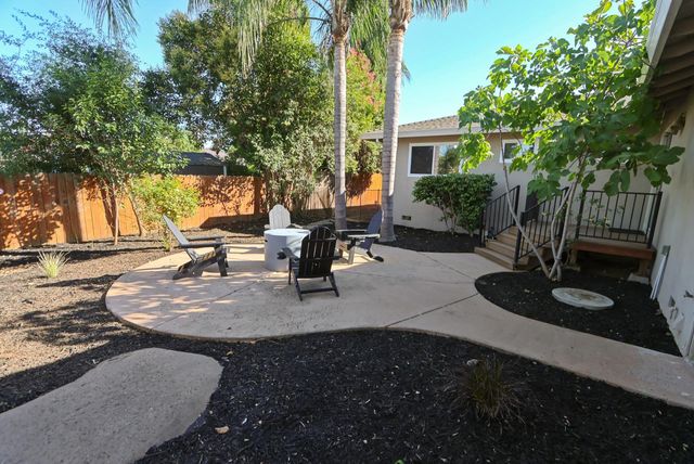 6430 Sandstone St, Carmichael, CA 95608