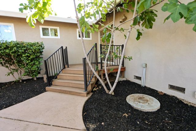 6430 Sandstone St, Carmichael, CA 95608