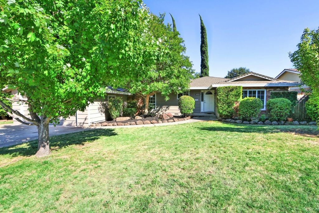 6430 Sandstone St, Carmichael, CA 95608
