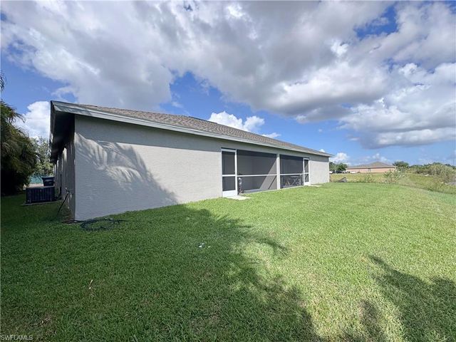 2046 NE 6th ST, Cape Coral, FL 33909