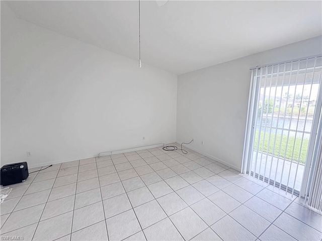 2046 NE 6th ST, Cape Coral, FL 33909