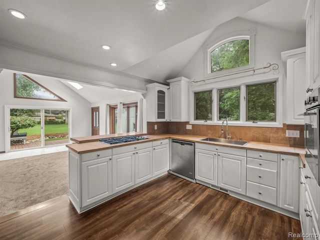 48070 Shelby Road, Shelby Twp, MI 48317
