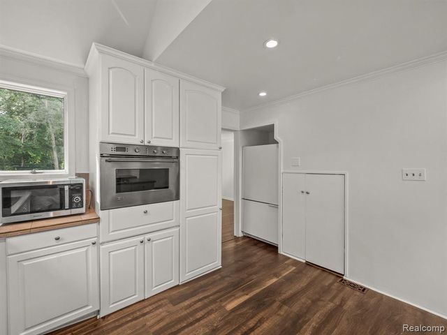 48070 Shelby Road, Shelby Twp, MI 48317