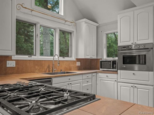 48070 Shelby Road, Shelby Twp, MI 48317