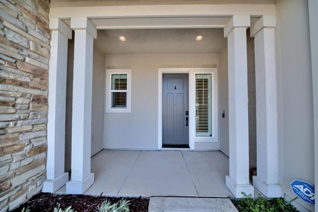 2150 Mulholland Dr, Lathrop, CA 95330