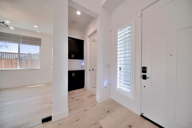 2150 Mulholland Dr, Lathrop, CA 95330