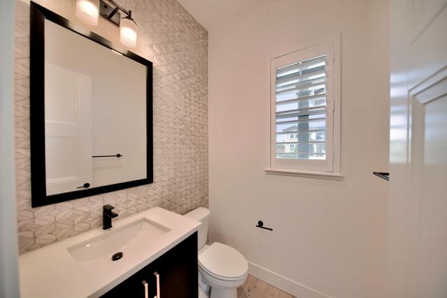 2150 Mulholland Dr, Lathrop, CA 95330