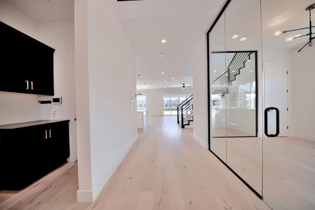 2150 Mulholland Dr, Lathrop, CA 95330