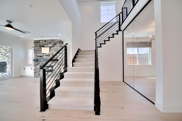 2150 Mulholland Dr, Lathrop, CA 95330