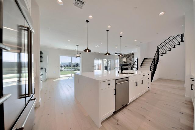 2150 Mulholland Dr, Lathrop, CA 95330