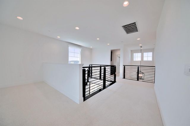 2150 Mulholland Dr, Lathrop, CA 95330