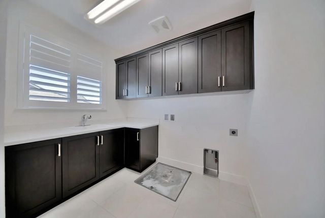 2150 Mulholland Dr, Lathrop, CA 95330