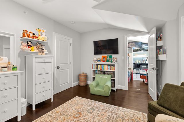 5 Rosebud Lane, Babylon, NY 11702