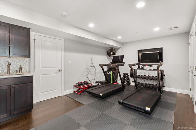 5 Rosebud Lane, Babylon, NY 11702