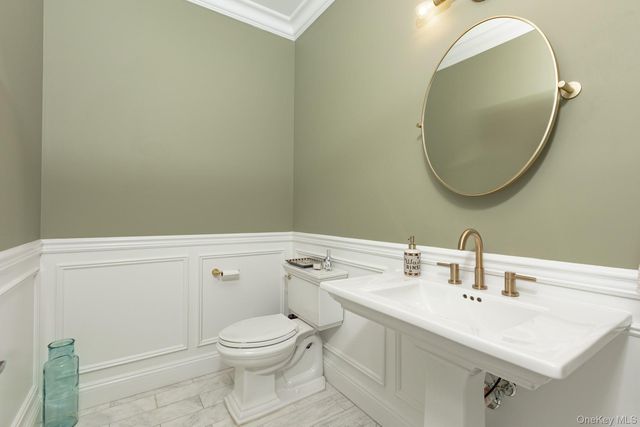 5 Rosebud Lane, Babylon, NY 11702