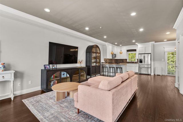 5 Rosebud Lane, Babylon, NY 11702