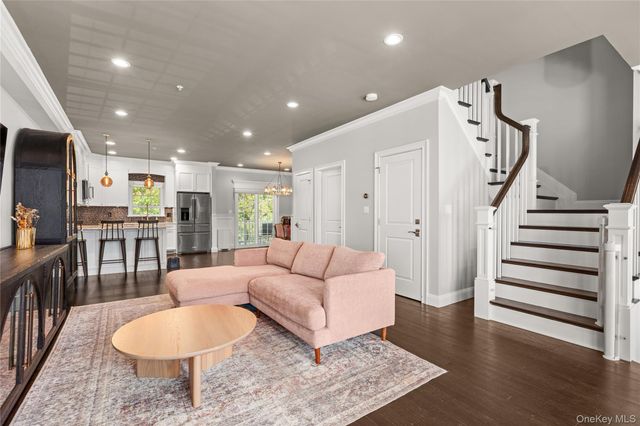 5 Rosebud Lane, Babylon, NY 11702