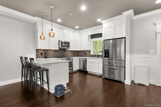 5 Rosebud Lane, Babylon, NY 11702