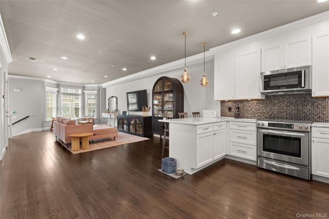 5 Rosebud Lane, Babylon, NY 11702