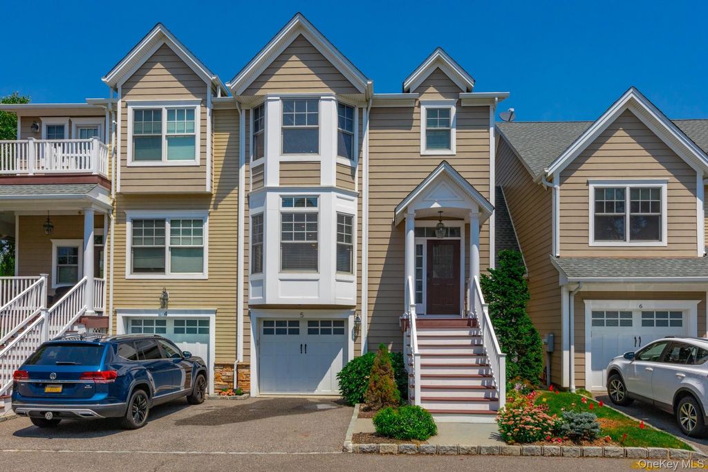 5 Rosebud Lane, Babylon, NY 11702