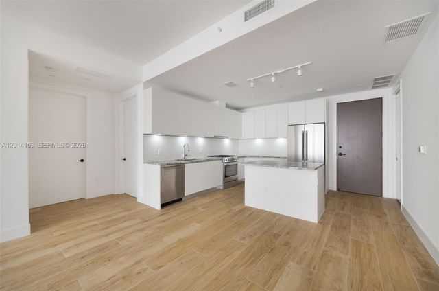 3034 Oak Ave 208, Miami, FL 33133
