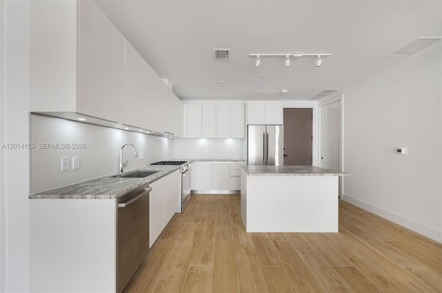 3034 Oak Ave 208, Miami, FL 33133