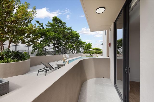 3034 Oak Ave 208, Miami, FL 33133