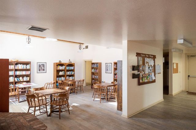 16 Sleepy Hollow Dr, Lodi, CA 95242