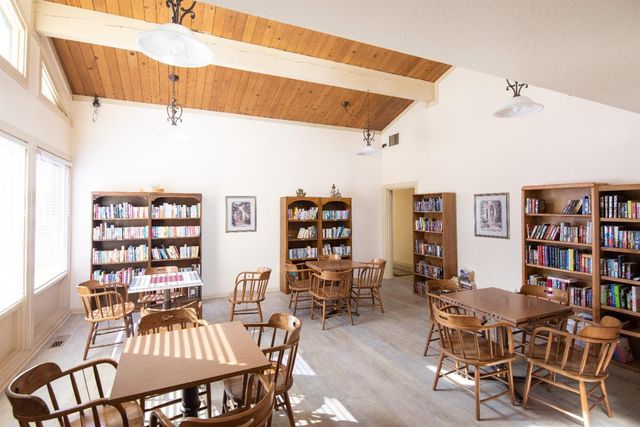 16 Sleepy Hollow Dr, Lodi, CA 95242