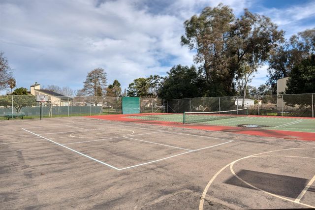 16 Sleepy Hollow Dr, Lodi, CA 95242