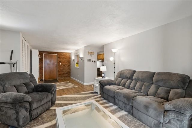 46 Greentree Ln 16, Weymouth, MA 02190