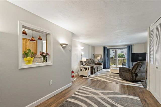 46 Greentree Ln 16, Weymouth, MA 02190