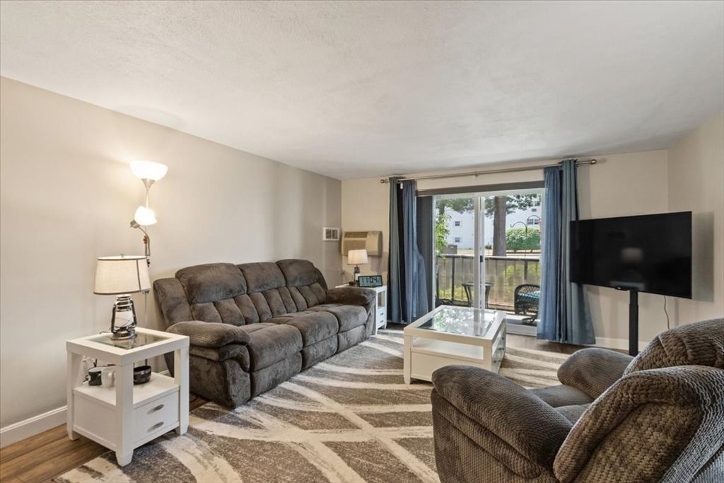 46 Greentree Ln 16, Weymouth, MA 02190