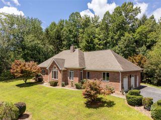15 Oak Gate Drive, Hendersonville, NC 28739
