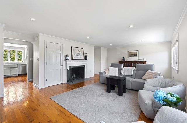 2 Mariners Ln, Marblehead, MA 01945