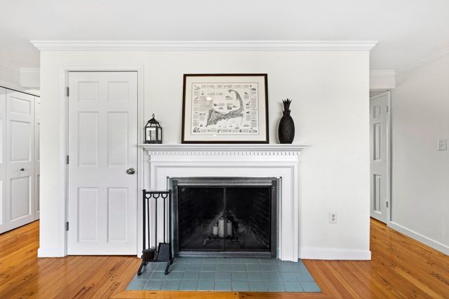 2 Mariners Ln, Marblehead, MA 01945