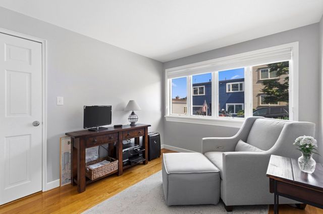 2 Mariners Ln, Marblehead, MA 01945