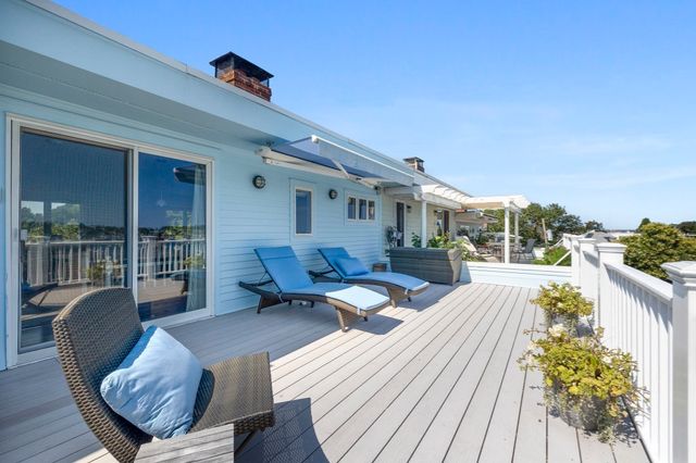2 Mariners Ln, Marblehead, MA 01945