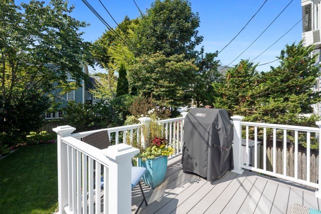 2 Mariners Ln, Marblehead, MA 01945
