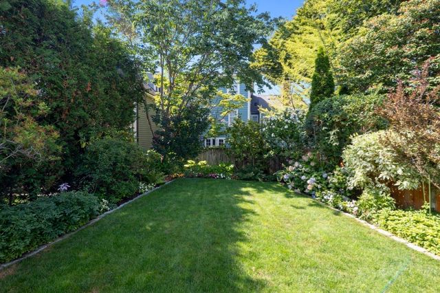 2 Mariners Ln, Marblehead, MA 01945