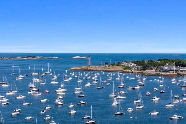 2 Mariners Ln, Marblehead, MA 01945