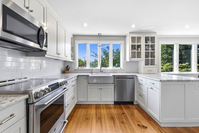 2 Mariners Ln, Marblehead, MA 01945
