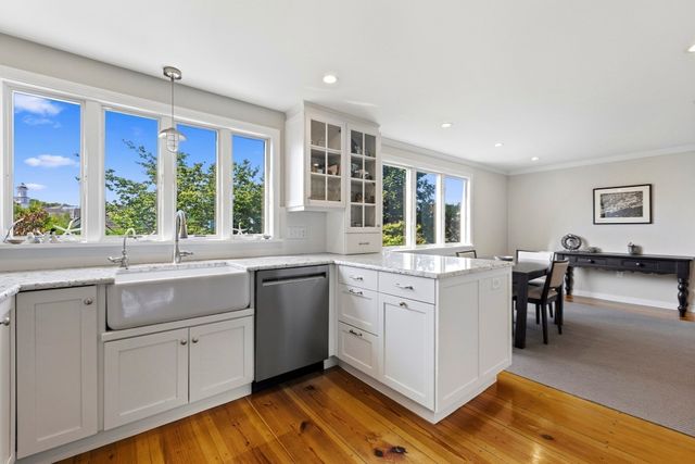 2 Mariners Ln, Marblehead, MA 01945