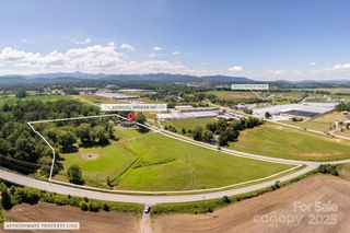16 School House Road, Mills River, NC 28759